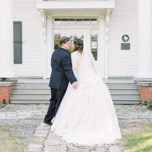 Meet your Posher, Briana - Picture 1 of 1